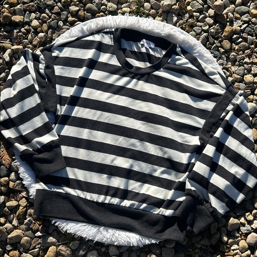 Evereve Crewneck Gray and Cream Striped Sweatshirt with Drop Sleeves Size Large - Picture 3 of 13